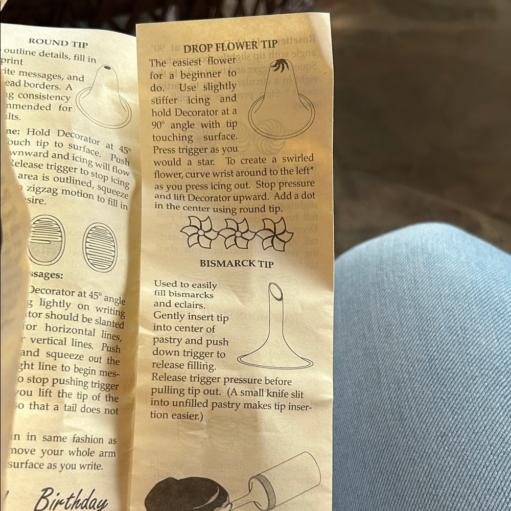 The Pampered Chef Easy Accent Decorator with Six Tips;New in Original Packaging - Picture 15 of 16